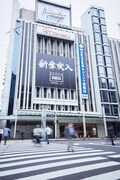 東京・渋谷に掲出されているBMSGのポスター。