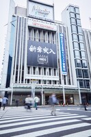 東京・渋谷に掲出されているBMSGのポスター。