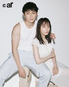 眞栄田郷敦と吉岡里帆。