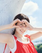 丹生明里「やさしい関係」より。（撮影：熊木優）