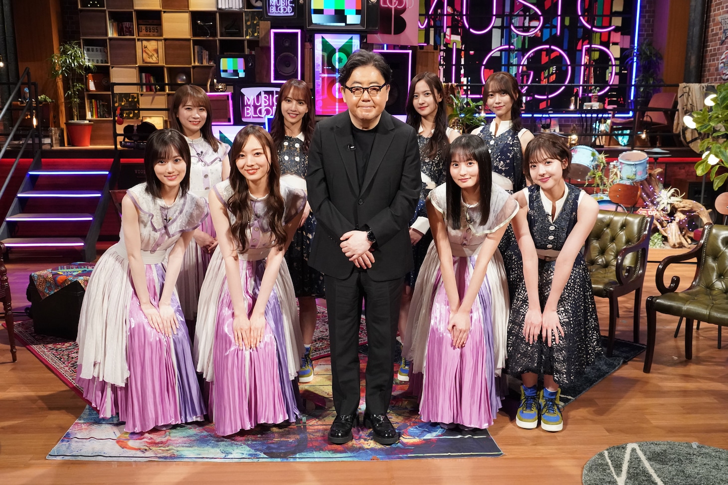 秋元康と乃木坂46。(c)日本テレビ