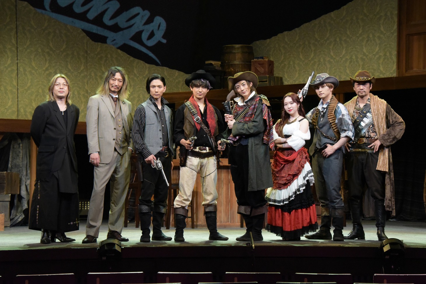 舞台「Little Fandango」初日会見の様子。
