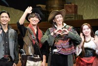 舞台「Little Fandango」初日会見の様子。