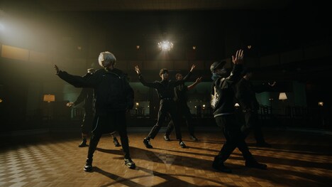 ODDLORE「SKIN DEEP」MVより。