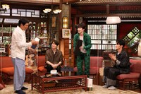 左から明石家さんま、Snow Manの向井康二、深澤辰哉、岩本照
。(c)カンテレ