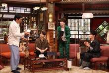 左から明石家さんま、Snow Manの向井康二、深澤辰哉、岩本照
。(c)カンテレ