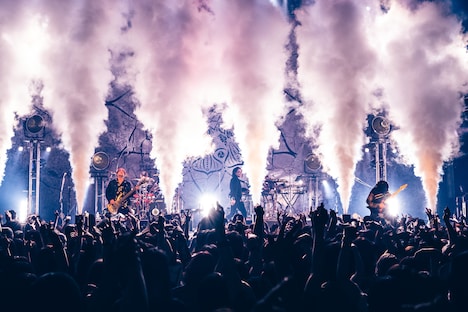 MUCC「新世界完全再現」の様子。（撮影：冨田味我）