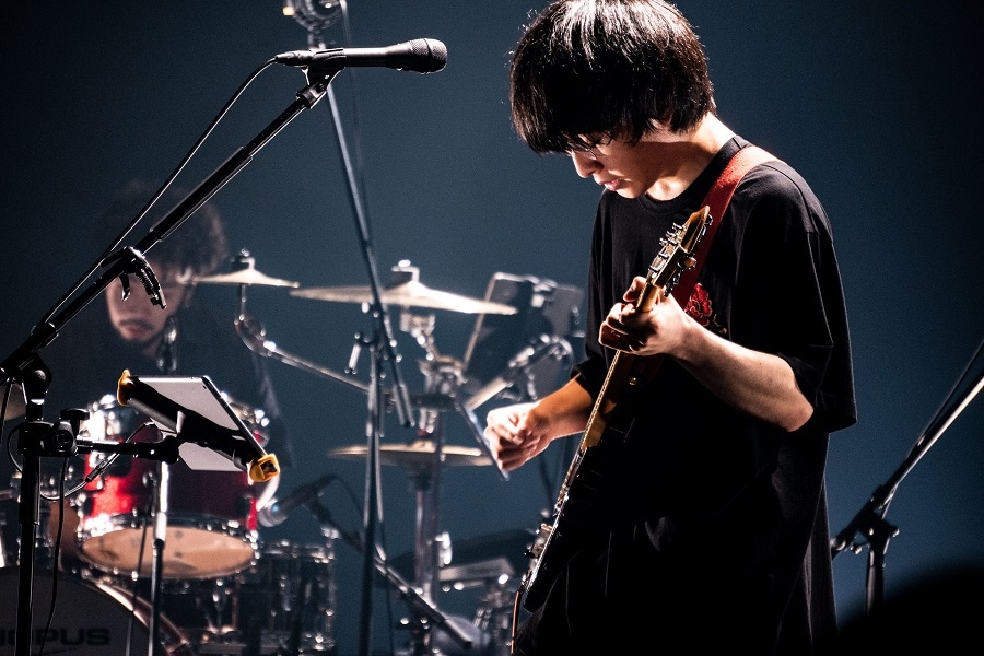「蜜蜂ナイト5 ～五月晴～」より崎山蒼志。（写真提供：ソニー・ミュージックレコーズ）