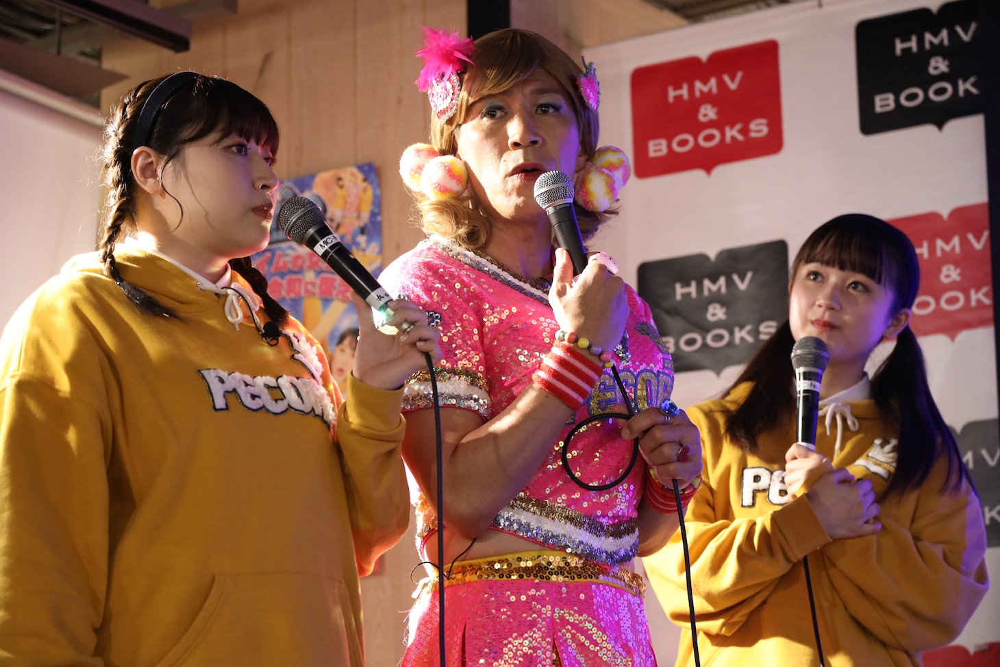 左から丸山礼、ゴリエ、桜井美里。