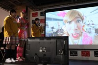 「若いってすばらしい / 私のママは2個結び」リリースイベントの様子。