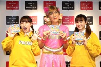 左から丸山礼、ゴリエ、桜井美里。