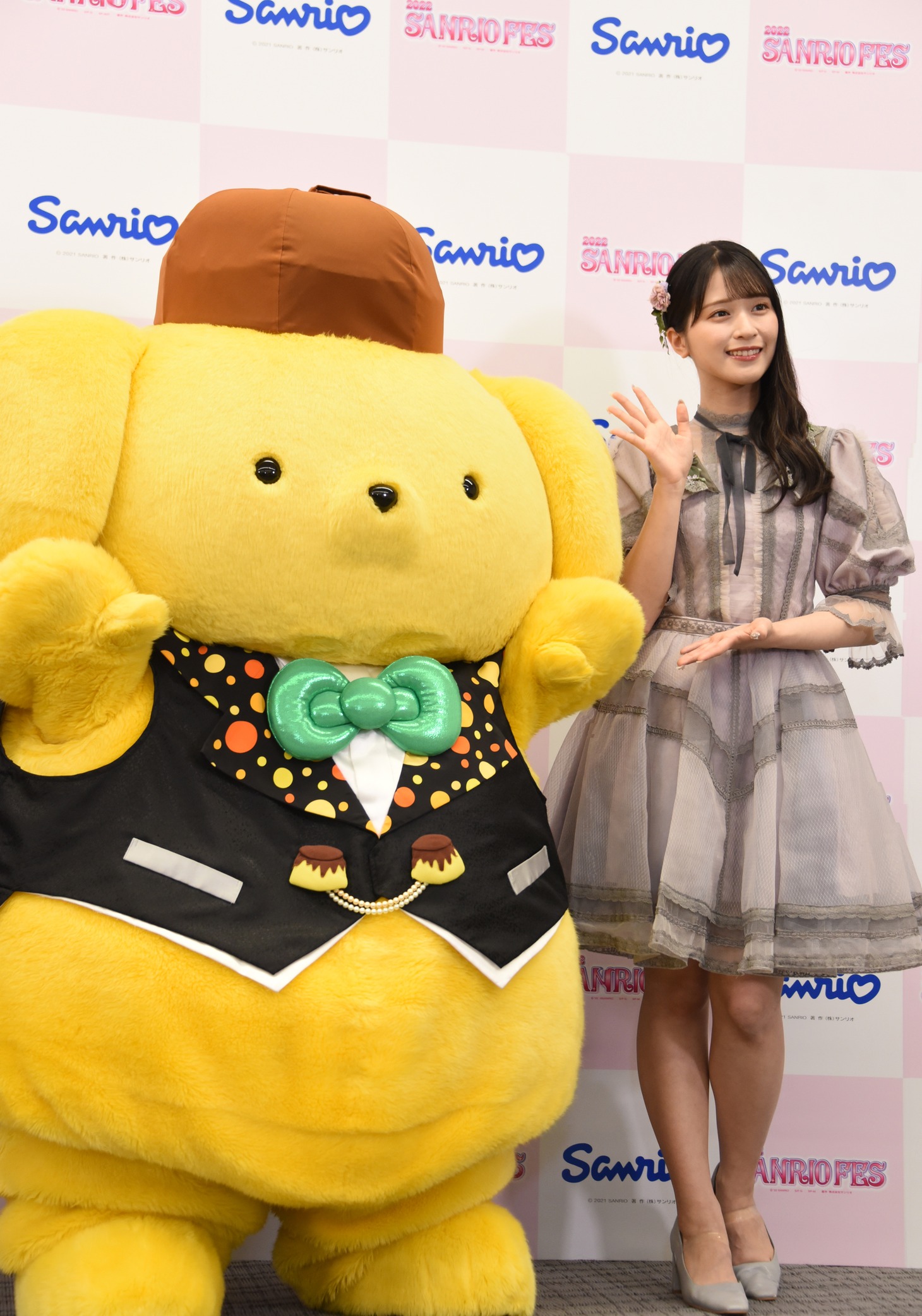 ポムポムプリンと佐々木舞香（＝LOVE）。