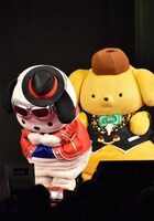 4位となり深々とお辞儀をするポチャッコ（前）。