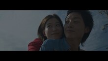 安田レイ「each day each night」ミュージックビデオより。