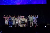 「Dreaming Night」をパフォーマンスするシナモロールとJO1。 (c)LAPONE ENTERTAINMENT　