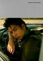 長谷川慎「CHARACTER」＠Loppi・HMV限定版表紙（撮影：荒木勇人）