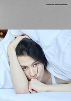 長谷川慎「CHARACTER」通常版表紙（撮影：荒木勇人）