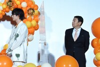 左から藤原大祐、村上正典監督。