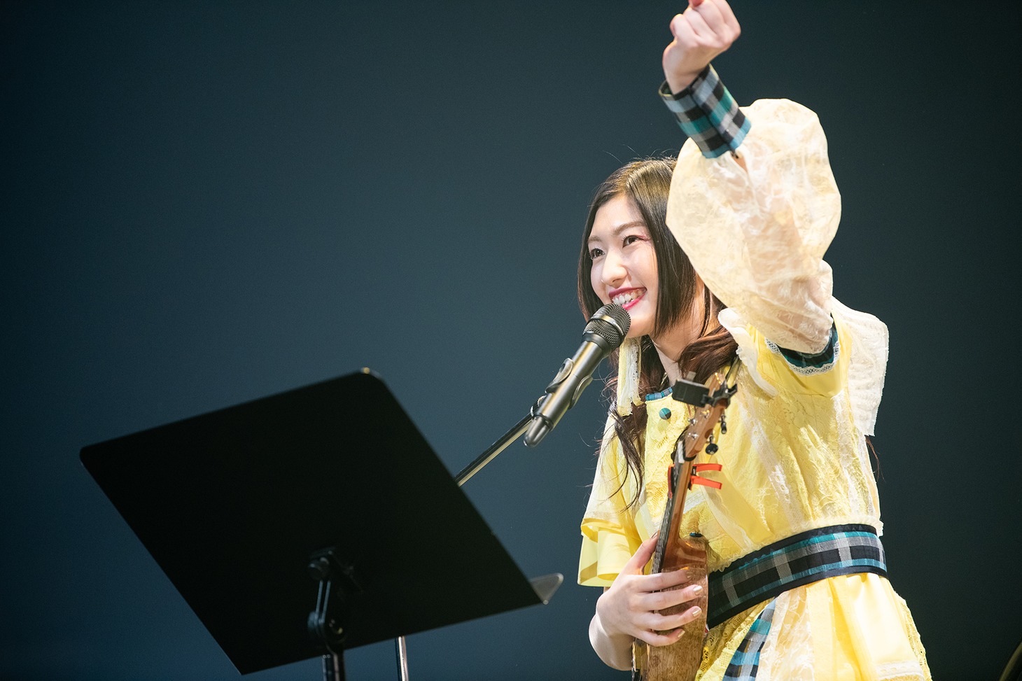 「バルス」とつぶやく小林歌穂。