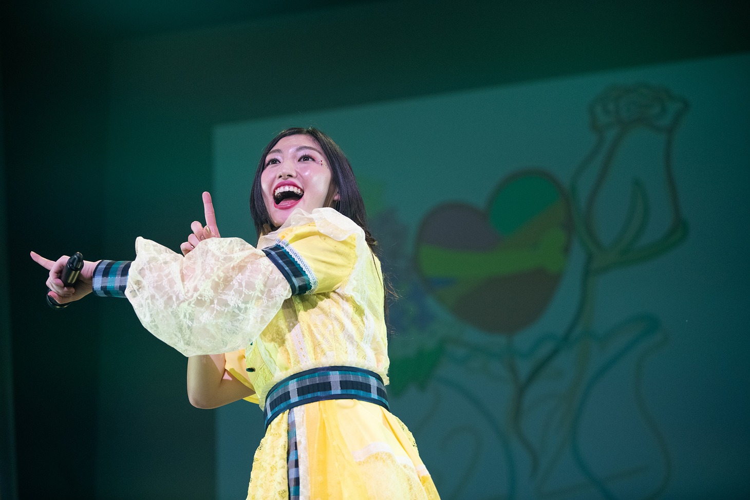 小林歌穂