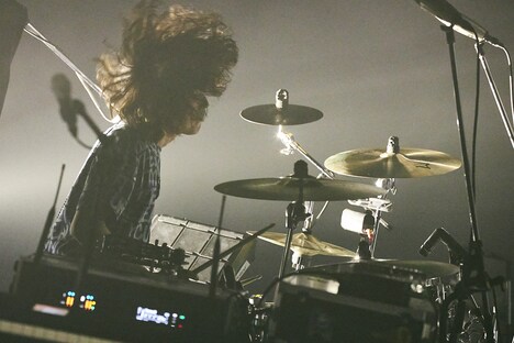 小泉拓(Dr)(撮影:岩本彩)