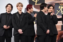 「イヴ・サンローラン・ボーテ presents JO1 ALL HOURS スペシャルライブ」トークパートの様子。