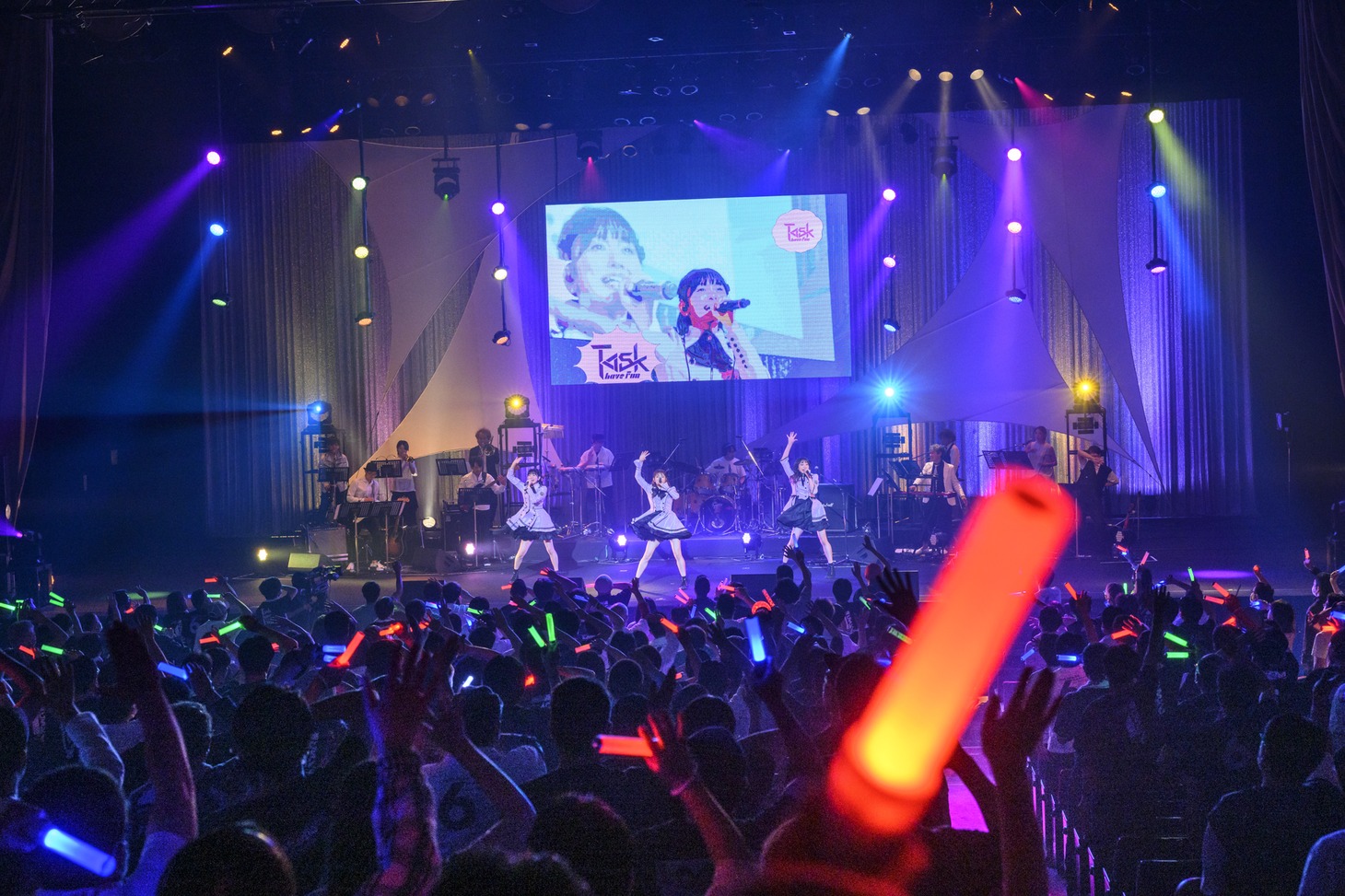 「結成6周年記念全国ツアー ～Taskあいにいきます。～」東京・中野サンプラザホール公演の様子。（撮影：林晋介）