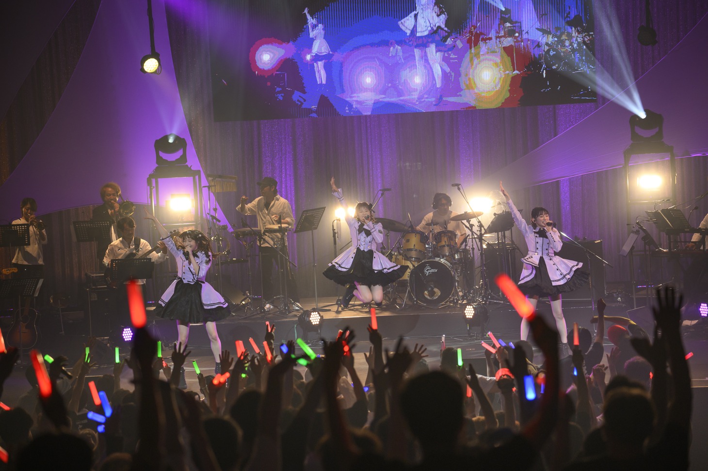 「結成6周年記念全国ツアー ～Taskあいにいきます。～」東京・中野サンプラザホール公演の様子。（撮影：林晋介）