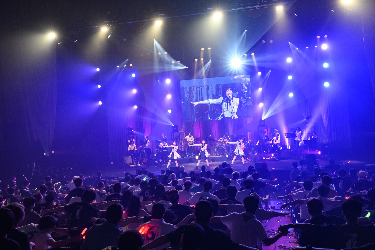 「結成6周年記念全国ツアー ～Taskあいにいきます。～」東京・中野サンプラザホール公演の様子。（撮影：林晋介）