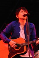 桜井和寿（Vo, G）（撮影：渡部伸）