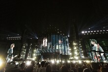 「Mr.Children 30th Anniversary Tour 半世紀へのエントランス」神奈川・日産スタジアム公演より。（撮影：樋口涼）