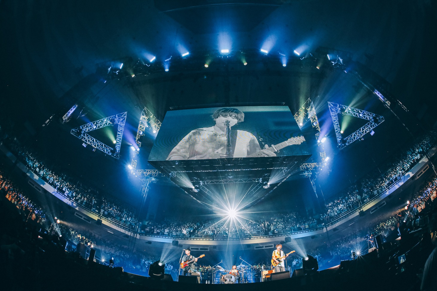 「Saucy Dog ARENA TOUR 2022 "Be yourself"」2022年6月9日 東京・日本武道館公演の様子。