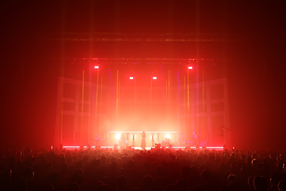 「Aimer Hall Tour 2022 "Walpurgisnacht"」東京ガーデンシアター公演より。