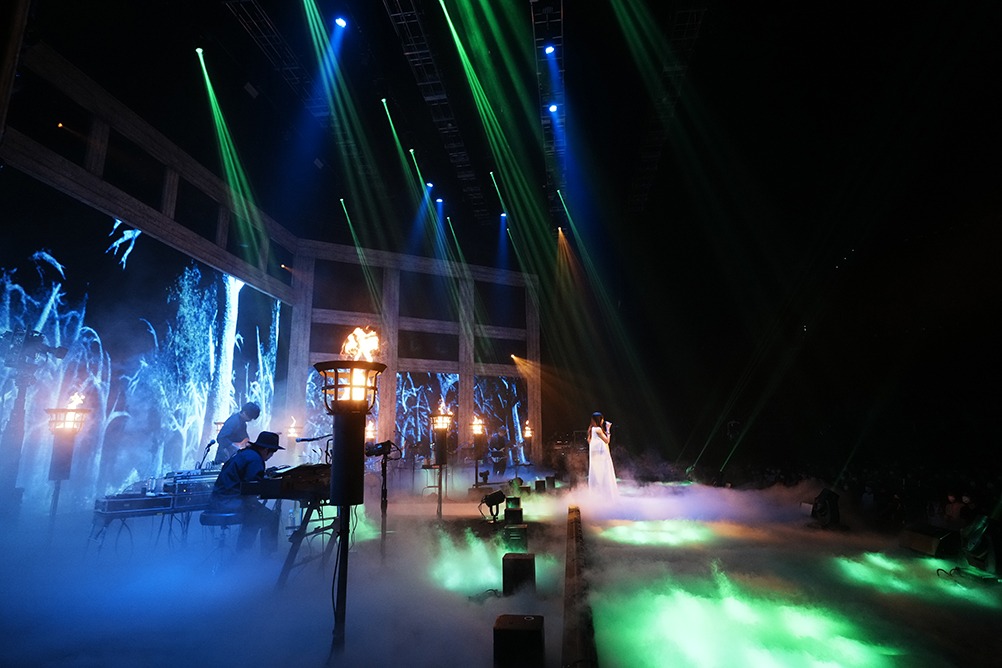 「Aimer Hall Tour 2022 "Walpurgisnacht"」東京ガーデンシアター公演より。