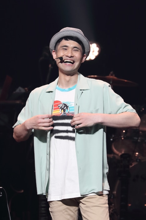 細根誠（Vo, Harp）（撮影：石塚康之）