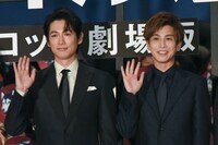 左からディーン・フジオカ、岩田剛典。