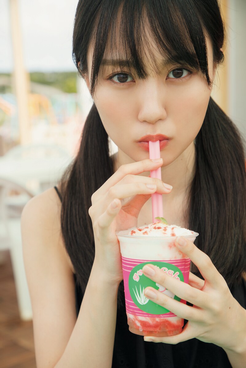 乃木坂46賀喜遥香1st写真集「まっさら」より。（撮影：菊地泰久）