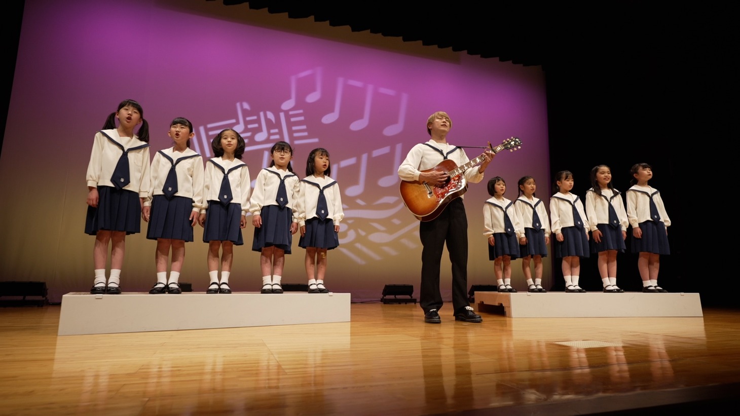 「祝R-1グランプリ優勝！お見送り芸人しんいちのコラボ・ザ・ベストテン～一夜限りの大音楽祭!?～」より。（写真提供：関西テレビ）