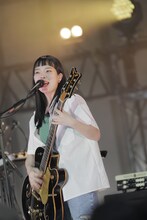 宮崎朝子（G, Vo）（撮影：柴田恵理）