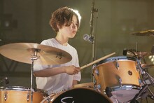 吉川美冴貴（Dr）（撮影：柴田恵理）