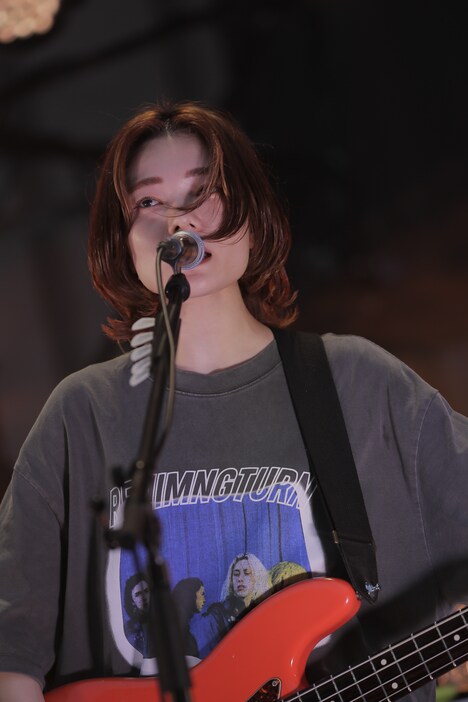 松岡彩(B)(撮影:柴田恵理)