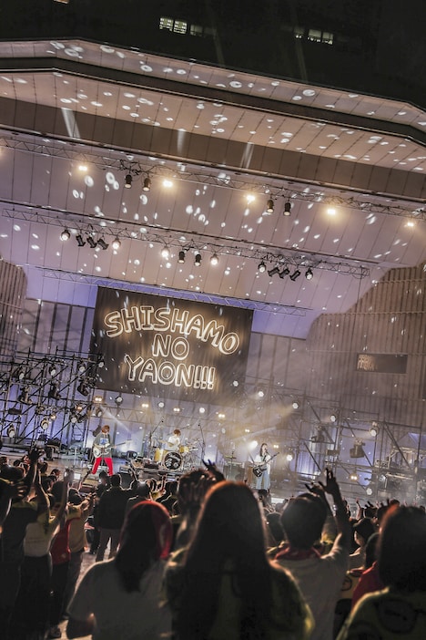 「SHISHAMO NO YAON!!! 2022」東京・日比谷公園大音楽堂(日比谷野音)公演より。(撮影:柴田恵理)