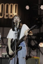 宮崎朝子（G, Vo）（撮影：柴田恵理）