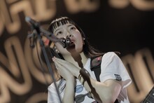 宮崎朝子（G, Vo）（撮影：柴田恵理）