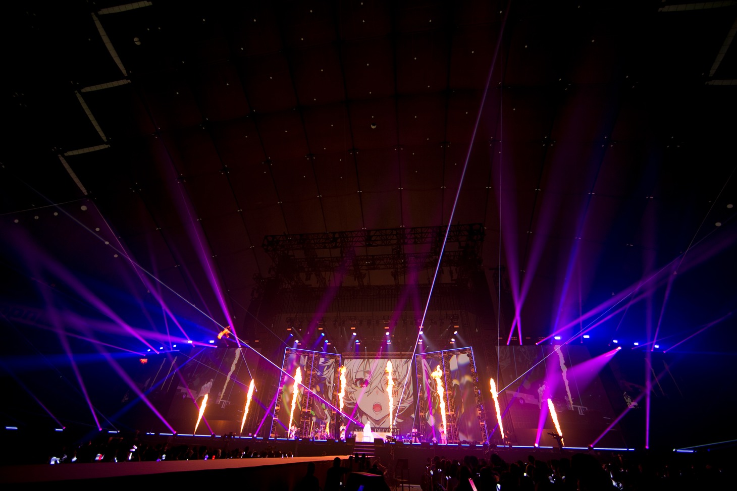 「ひきこもりでもLIVEがしたい！ ～すーぱーまふまふわーるど2022@東京ドーム～『表 / 裏』」の様子。