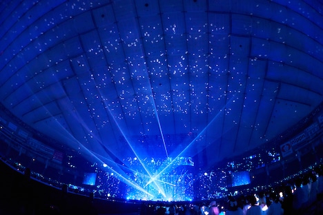 「ひきこもりでもLIVEがしたい！ ～すーぱーまふまふわーるど2022@東京ドーム～『表 / 裏』」の様子。