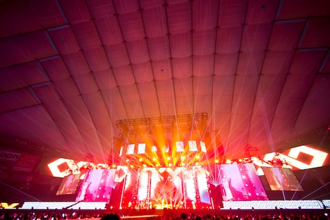 「ひきこもりでもLIVEがしたい！ ～すーぱーまふまふわーるど2022@東京ドーム～『表 / 裏』」の様子。