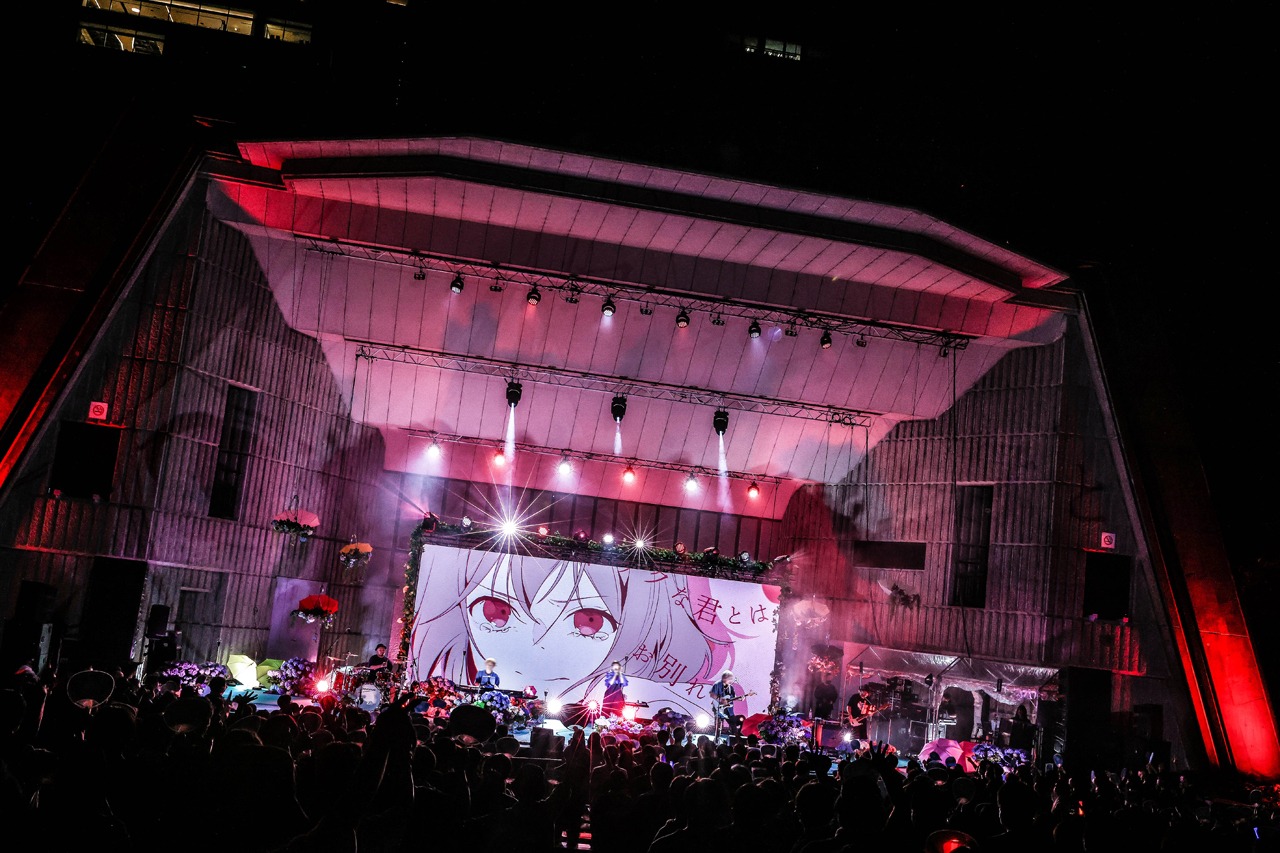 ツユ「ツユ 3rdアニバーサリーワンマンLive『雨模様』」の様子。（撮影：森好弘）