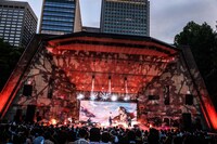 ツユ「ツユ 3rdアニバーサリーワンマンLive『雨模様』」の様子。（撮影：森好弘）