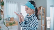 「GET READY WITH 小坂菜緒 ~ファンに会いに行く日の朝~」より。